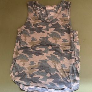 Small sleeveless camo cotton tee